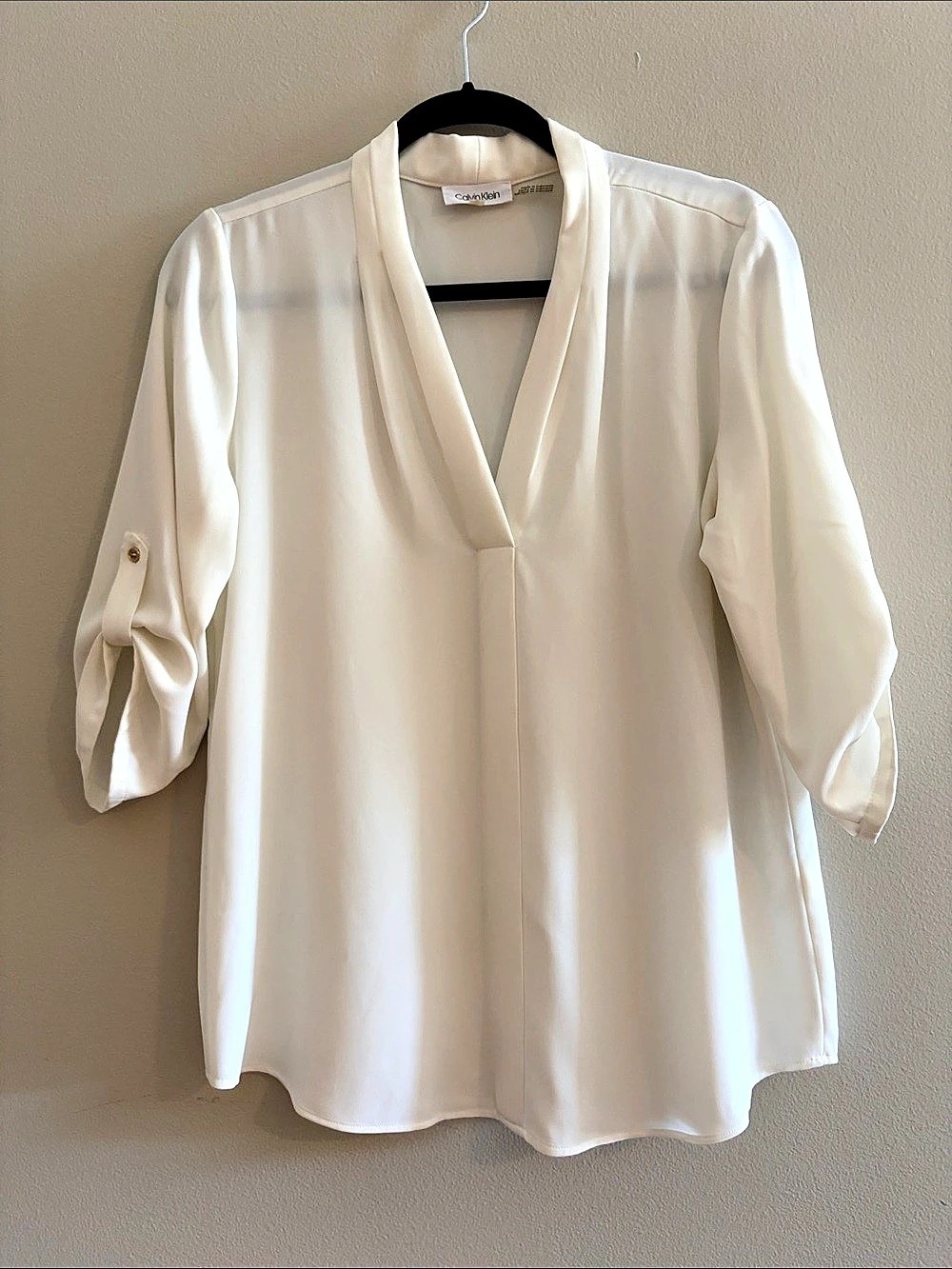 Calvin Klein V-Neck Blouse in White Size Medium Like New